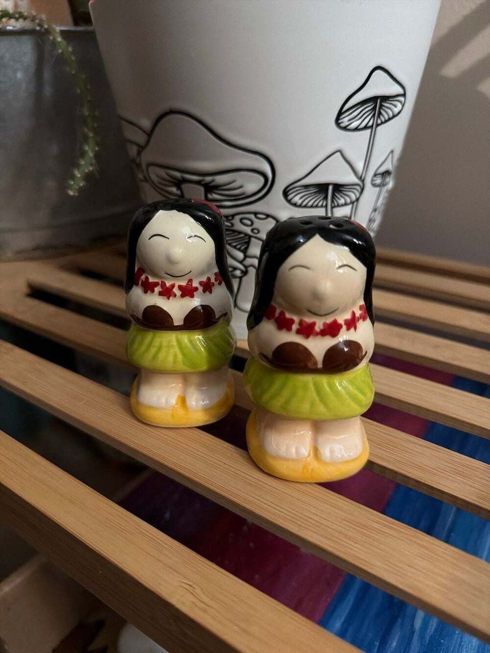 Vintage Hawaiian girl salt n pepper shaker